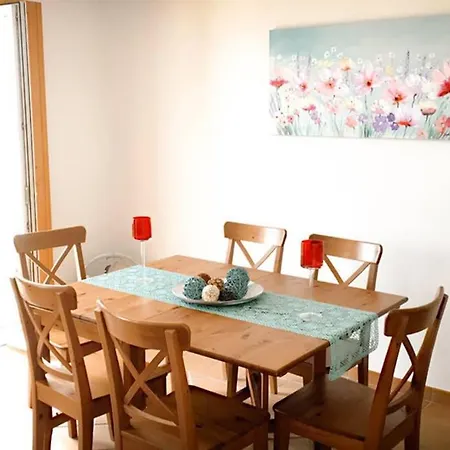 Charming Townhouse 펜션 오비도스