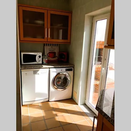 Charming Townhouse 펜션 오비도스