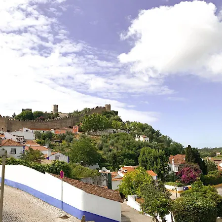 Charming Townhouse 펜션 오비도스